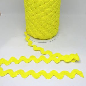 1 Inch Rick Rack Sewing Trim in BRIGHT YELLOW In 2-YARD Increments, Polyester, Size 49, Chevron, Sew, Home Decor, Pillows, Curtains, Quilts