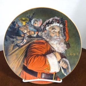 1987 AVON Christmas Plate &quot;The Magic That Santa Brings,&quot; Porcelain 22K Gold Trim, 8 Inch, NOT for Food, Upcycle Xmas Decor Collectible Gift