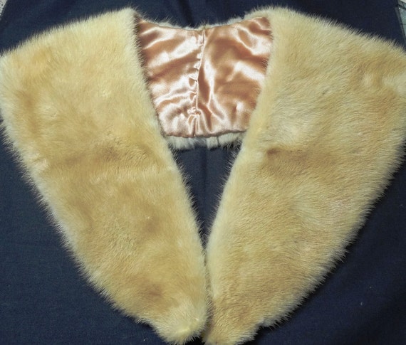 REDUCED - 1950s or 1960s Blonde Fur Scarf or Coll… - image 2