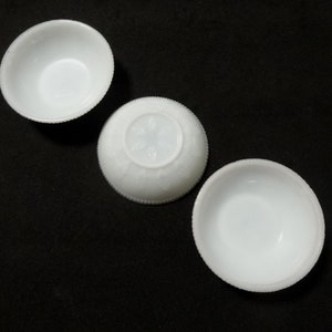 4 tazones de vidrio para nueces con hojas en relieve, 3 3/8 pulg. Diámetro, Sin marcar, Vida, Comedor, Artículos de mesa de cocina, Decoración de fiestas, Reciclaje