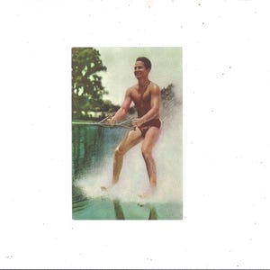 Cartão postal de Dick Pope Jr. esquiando descalço em Cypress Gardens, Flórida, não publicado, lembrança de viagem do Sunshine State, campeão mundial, reciclagem