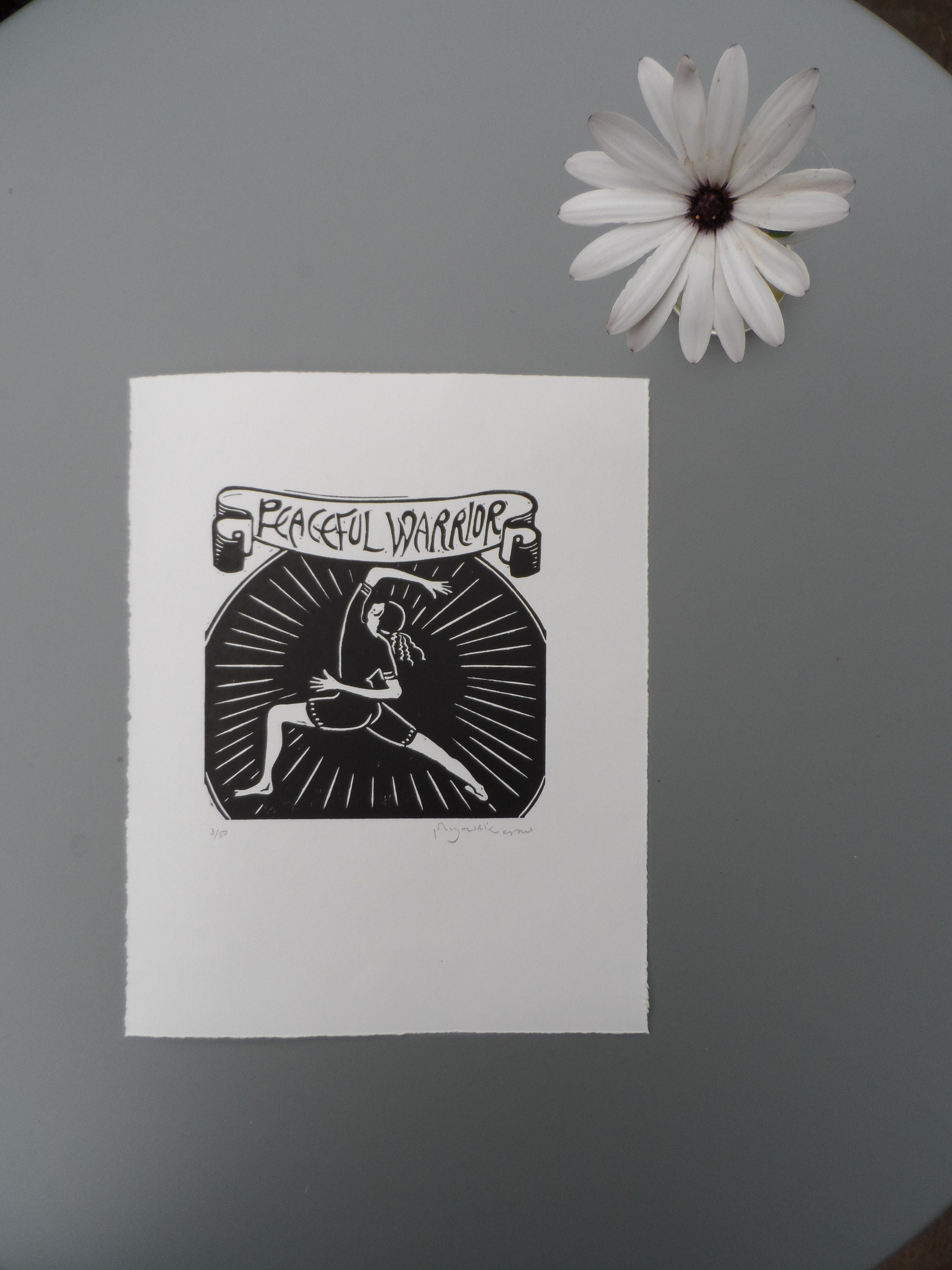 Peaceful Warrior - original, edición limitada linocut impresión por Polly Marix Evans