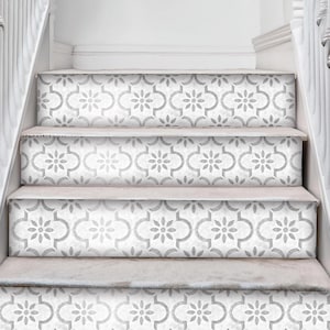 Naklejka samoprzylepna Pinebluff na podstopnice schodowe – ekstra długa, 49 cali | Wodoodporny pasek winylowy | Samoprzylepna, usuwalna, schody DIY | Łatwe do przycięcia