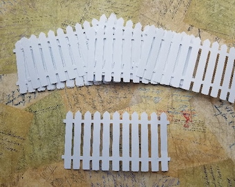 Die Cut White Picket Fence.      #TAR-12