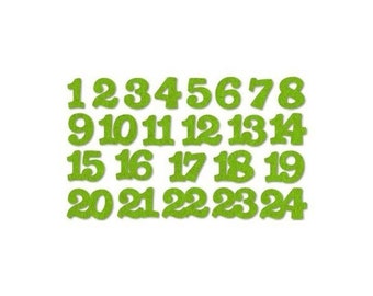 Könnte beinhalten: Grüne Filz-Zahlen von 1 bis 24. Die Zahlen sind in einer kursiven Schriftart.