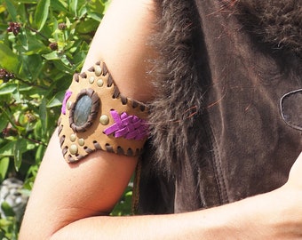 Leather Armcuff with Labradorite / Fantasy armband / Leather armlet/ Healing jewellery / FAE Armlet / Armband / Elven armcuff / Larp costume