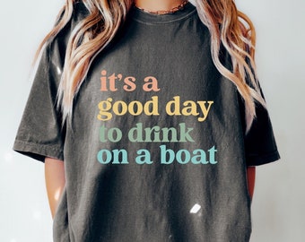 Es ist ein guter Tag, um auf einem Boot-Shirt, Boots-Shirt, Kreuzfahrt-Shirt, Boots-Urlaubs-Shirt, Sommer-Bootsreise-Shirt, Sommer, Strand-Shirt zu trinken