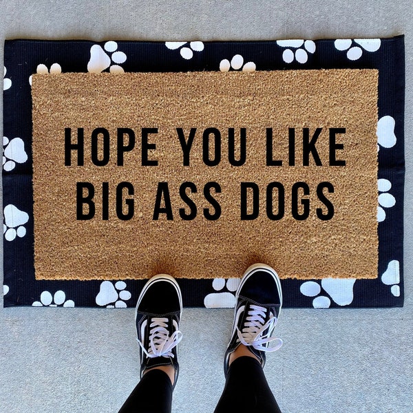 Spero ti piaccia lo zerbino Big Ass Dogs, decorazioni per la casa, zerbino personalizzato, tappetino di benvenuto, zerbino per cani, zerbino divertente, zerbino per porta d'ingresso, zerbino di benvenuto