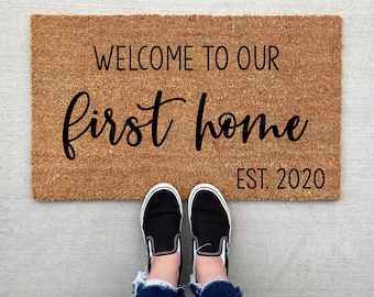 Personalisierte Welcome First Home Fußmatte, Wohnkultur, individuelle Fußmatte, Willkommensmatte, Housewarming, Haustürmatte, Willkommens-Fußmatte