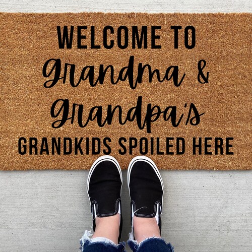 Gartenflagge „Grandkids Spoiled Here“ – Lustige Oma & Opa Flagge Für Den Garten