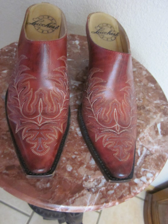 Womans LUCCHESE Embroidered Distressed RED Leathe… - image 2