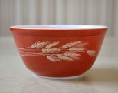 Pyrex Autumn Harvest 402 nesting bowl, 1.5 liter Brick red Burnt orange mixing bowl with Tan Beige wheat
