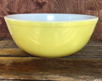 Iconic 4 Quart Yellow Primary Mixing Bowl Large 404 Sunny Yellow Nesting Bowl by Pyrex