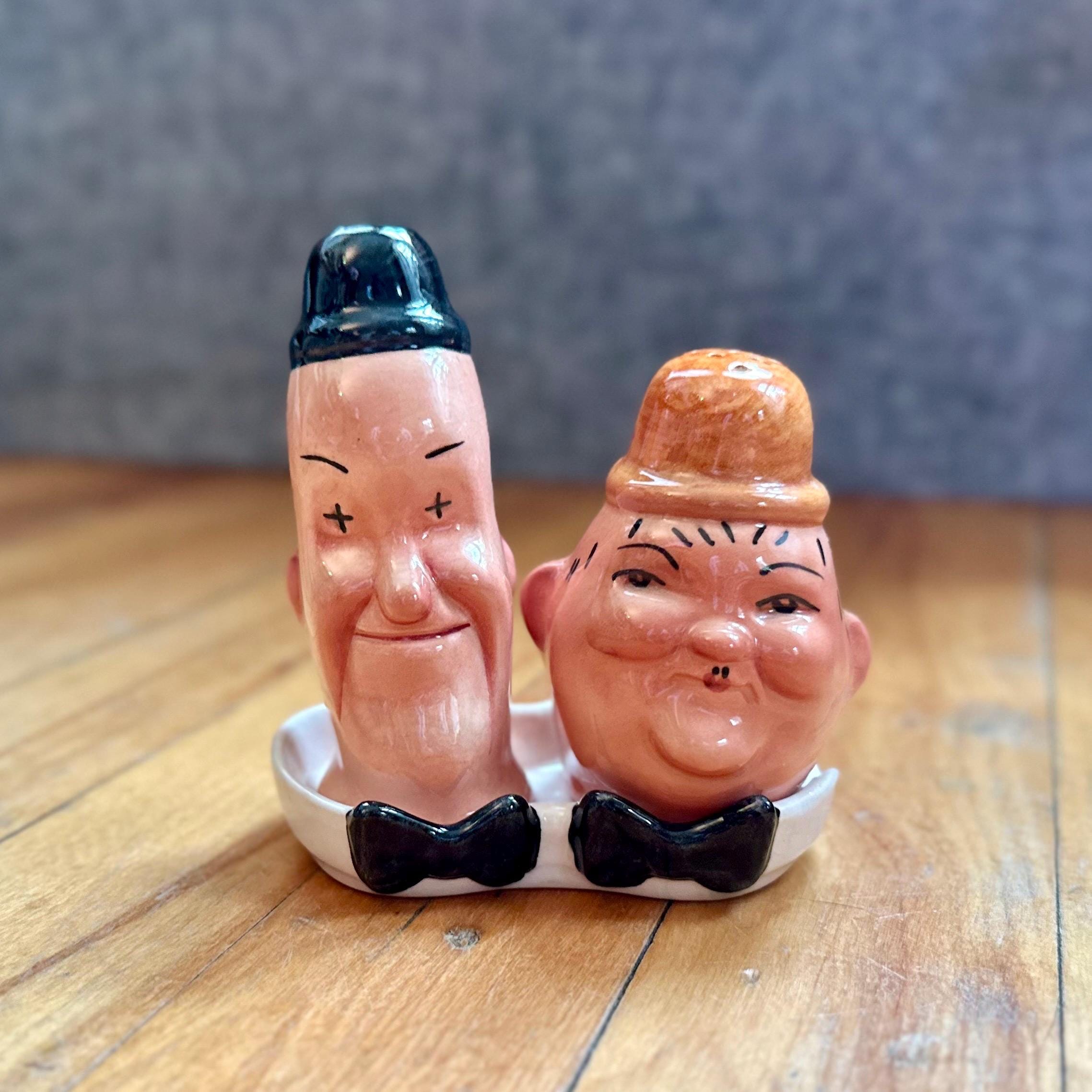 【ヴィンテージ】RelcoJapan Salt & Pepper Shakers 1940s Laurel and Hardy Salt and Pepper Shaker Set With Tray - Etsy