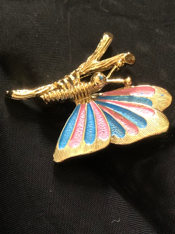 Fun and Fabulous Vintage Gold Toned Butterfly Pin 