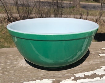 Vintage Classic Forest Green 403 Primary Colors Mixing Bowl 2 1/2 Quart Nesting Bowl by Pyrex