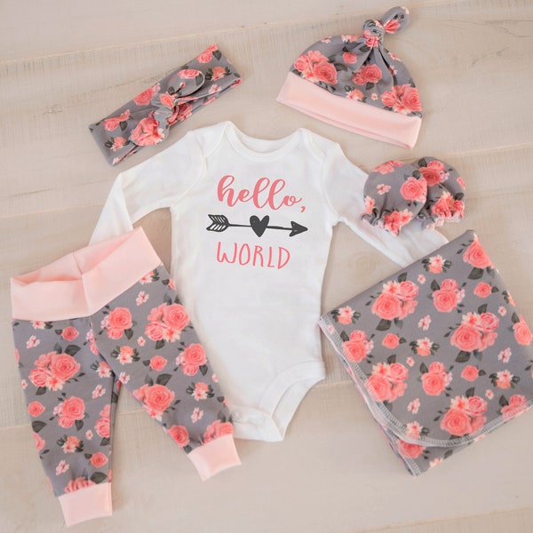 Baby Meisje Coming Home Outfit: KIES COMBO Hallo World Heart Arrow Bodysuit, Floral Leggings of Shorts, Hoofdband, Hoed, Swaddle, Wanten