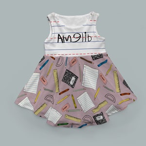 Mädchen Schulanfang // Kindergarten Abschluss // Schulanfang // Mädchen Erster Schultag // Schulanfang Kleid // Personalisiertes Kleid