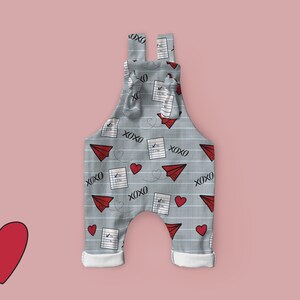San Valentino per neonati // San Valentino per bambini // Tuta xoxo con cuore di aeroplano di carta // Amore per San Valentino // Vestito per il ritorno a casa