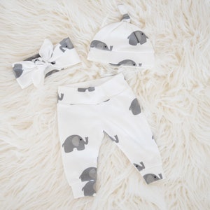 Gender Neutral Coming Home Outfit Baby Boy Baby Girl Coming Home Outfit: Organic Cotton Elephant Pants, Knot Hat, Hello, World Name Bodysuit 画像 2