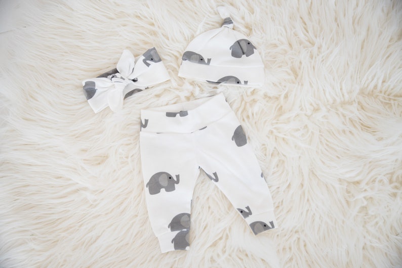 Gender Neutral Coming Home Outfit Baby Boy Baby Girl Coming Home Outfit: Organic Cotton Elephant Pants, Knot Hat, Hello, World Name Bodysuit 画像 2