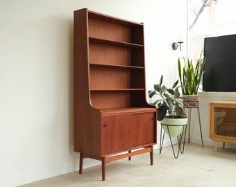 A closer look at Danish Minimalist Bookshelf Design