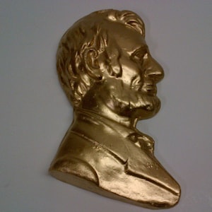 Abraham Lincoln Wall Hanging Molded Durable Plastic 8 Inch