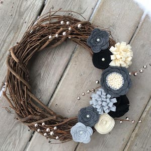 Rustic Wreath, grapevine Wreath, All season Wreath, Grey Black Neutral Felt Flowers,  Felt Flower Wreath, Felt Floral Wreath, Handmade Decor