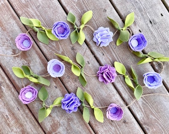 Guirlanda de flores de feltro lilás e lavanda