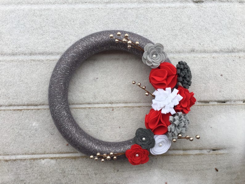 Christmas Wreath, Christmas Yarn Wreath, Holiday Wreath, Christmas Decor, Silver and Red, Handmade Wreath image 1