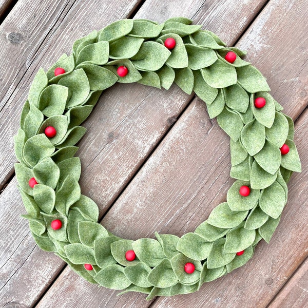 Christmas Wreath, Magnolia Leaf Felt Wreath, Green Leaf Felt Wreath, Farmhouse Wreath, Holiday Decor