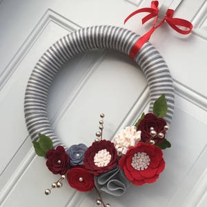 Christmas Yarn Wreath, Red and Silver Wreath, Christmas Wreath, Striped Yarn Wreath, Handmade Wreath, Christmas Decor image 3