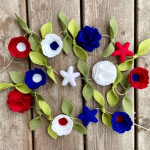Fourth of July Garland, Red White Blue Felt Flower Garland, 4th of July Handmade Banner, Independence Day, Patriotic Garland