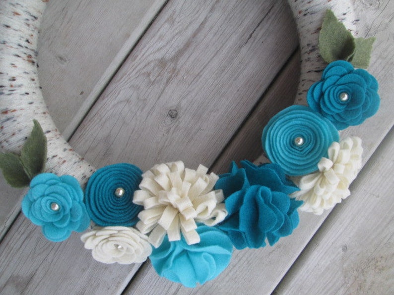 Yarn Wreath, Birch Yarn Wreath, Aqua Teal Cream Felt Flowers, Handmade Wreath, Spring Wreath, All year wreath image 4