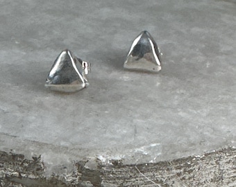 Geo earring made of Fine silver, handsculped triangle stud earrings
