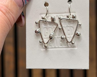 sculpted silver triangle with solid silver balls adoring the outside of triangles