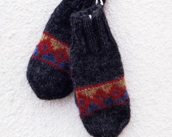 Diamond Mittens pattern for the Hand Knitter