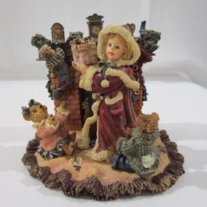 1998 Boyd&#39;s Bear &quot;Yesterday&#39;s Child&quot; The Dollstone Collection - Celebration Series No 6. Style 3528-1 Sandra Claus Christmas Morning