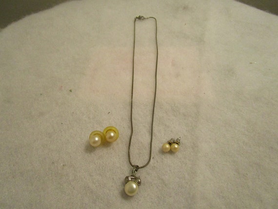 Pearl Necklace & Earrings Set - image 5