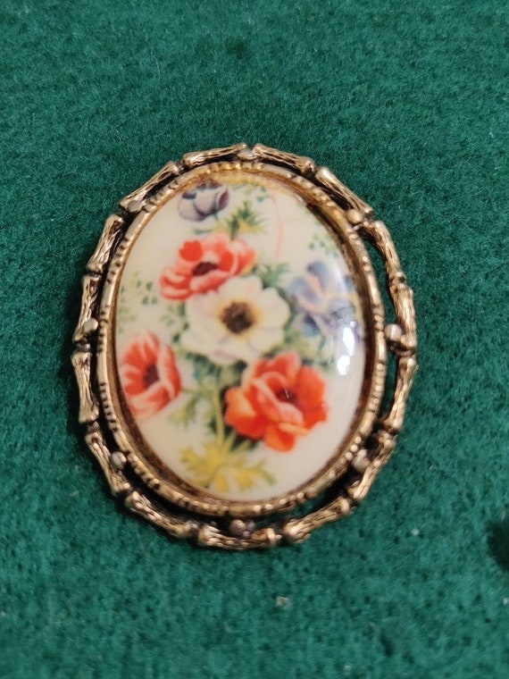 Vtg Cameo Pendant, Vtg HP Enamel Brooch & 2 Earri… - image 3