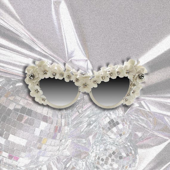 Handmade Floral Cat Eye Sunglasses: White Flower & Crystal  display picture 1