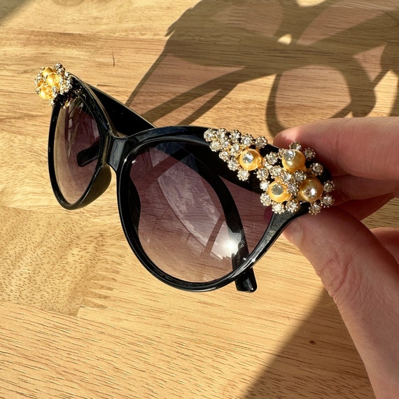 Hand Embellished Cat Eye Sunglasses – Rhinestones and Pearls  display picture 3