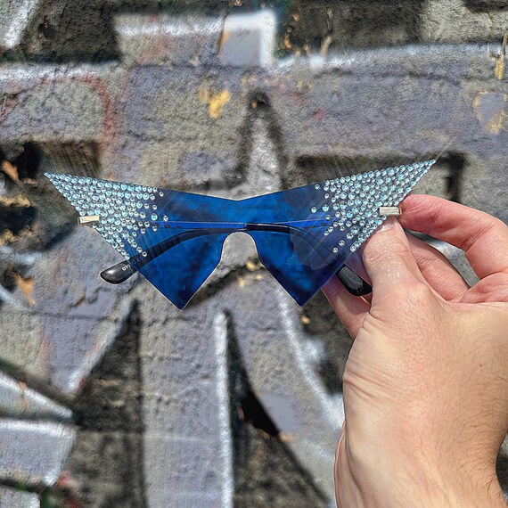 Retro Triangle Sunglasses: Blue Swarovski Crystal  display picture 3