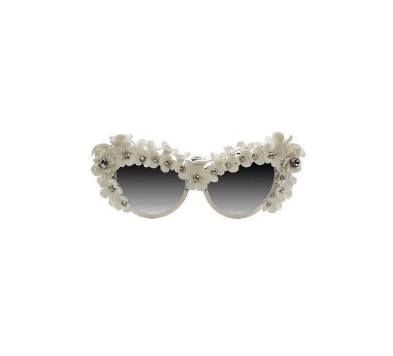 Handmade Floral Cat Eye Sunglasses: White Flower & Crystal  display picture 2