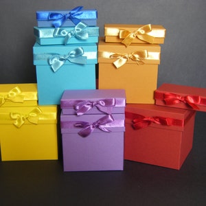 Cute handmade paper gift boxes with a ribbon (different collor. different size)