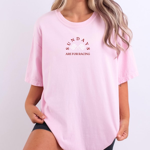 Los domingos son para las carreras, camiseta rosa y roja Lights Out F1 / camiseta Blossom Comfort Colors / estética moderna minimalista inspirada en las carreras de Fórmula 1
