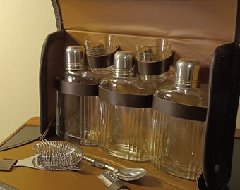 Vintage Leatherette Travel Bar Handbag: Liquor Bottles & Bar Tools