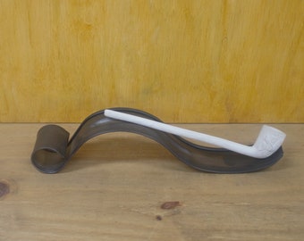 Clay Pipe Holder