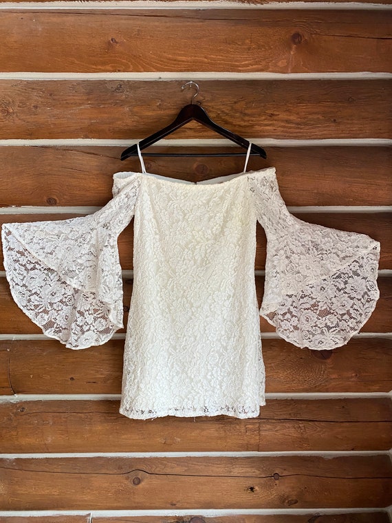 Off-Shoulder Bell Sleeve Lace Dress