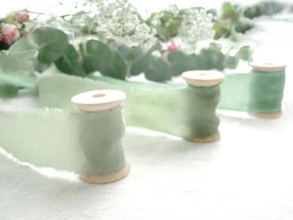 Ruban de soie vert sauge ou olive ou émeraude, teint avec des plantes, bord brut, bouquet de mariée, 1 à 10cm large, 140 ou 280cm long